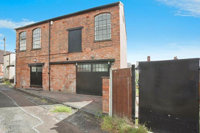 2 Bedroom Detached House For Sale In Dares Walk, Hinckley, LE10