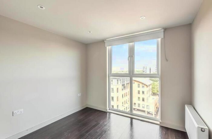 2 Bedroom Flat To Rent In Miflats, Bracknell, Berkshire, RG12