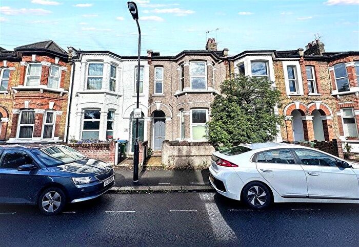 2 Bedroom Flat To Rent In Montague Road, Leytonstone, E11