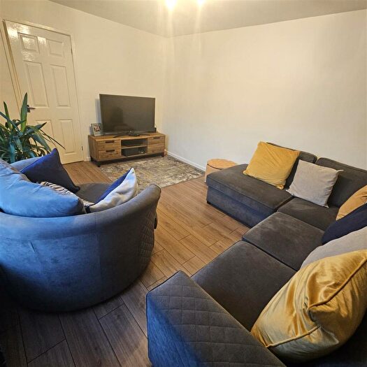 3 Bedroom Semi-Detached House For Sale In Whitewater Road, Ollerton, Newark, NG22