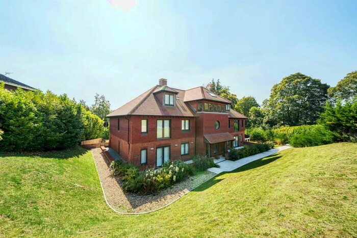 2 Bedroom Apartment To Rent In Northdown Lane, Guildford, GU1