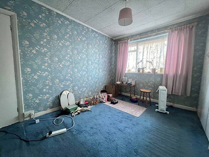3 Bedroom End Of Terrace House For Sale In Kingstanding Road, Kingstanding, Birmingham, B44