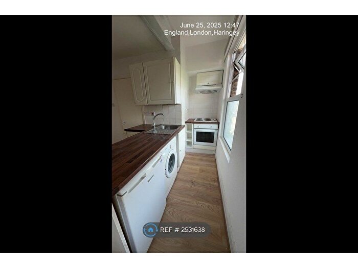 Studio To Rent In Oxford Road, London, N4