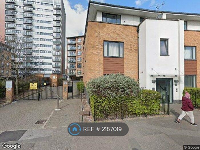 2 Bedroom Flat To Rent In Gateway Court, Ilford, IG2