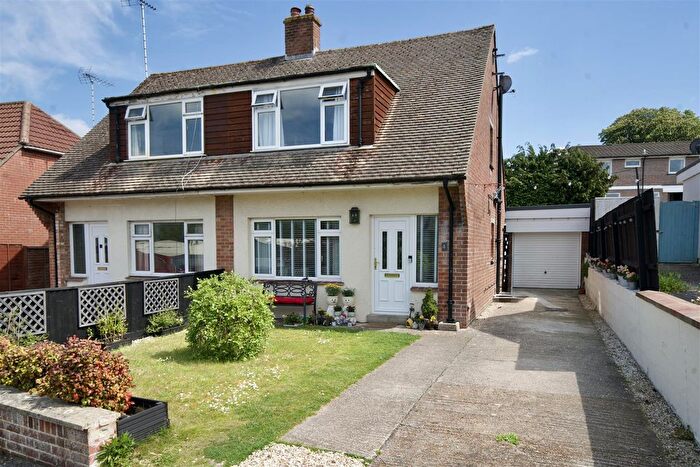 4 Bedroom Semi-Detached House For Sale In West Mills Road, Dorchester, DT1