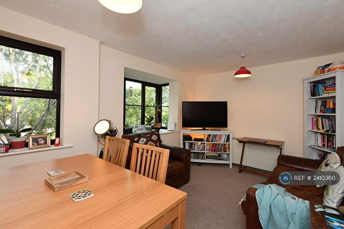 2 Bedroom Flat To Rent In Hallingbury Court, London, E17