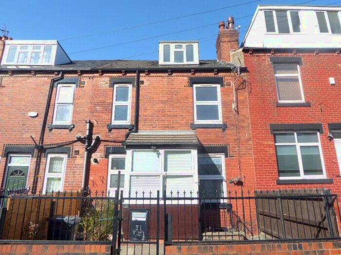 2 Bedroom Property To Rent In Brownhill Crescent, Harehills, LS9