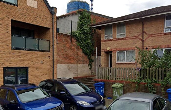 2 Bedroom End Of Terrace House To Rent In Gerards Close, London, SE16