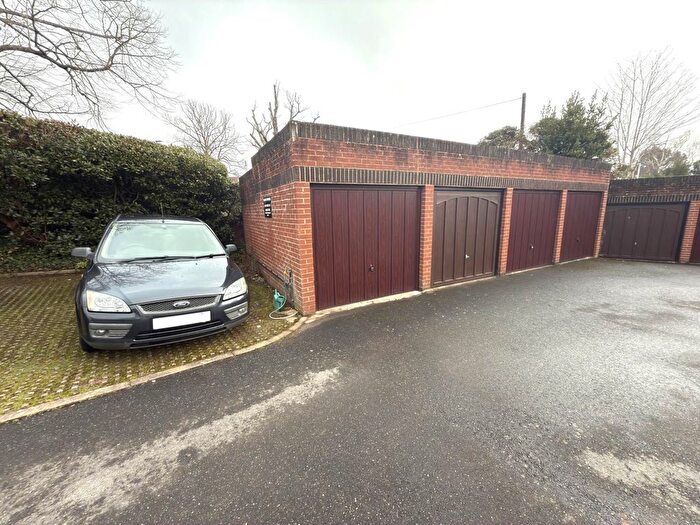 2 Bedroom Flat For Sale In Cranford Avenue, Exmouth, EX8