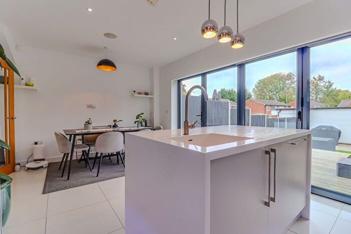 3 Bedroom Semi-detached House For Sale In Grange Drive, Glen Parva, LE2