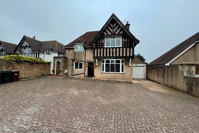 4 Bedroom Detached House For Sale In Kings Drive, Eastbourne, East Sussex, BN21
