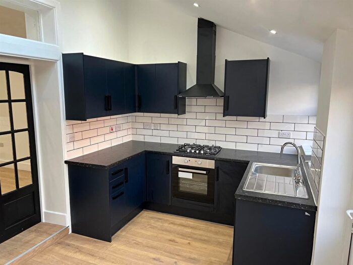 3 Bedroom Flat To Rent In Sylvan Avenue, London, N22