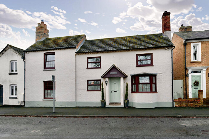 6 Bedroom Character Property For Sale In High Street, Huntingdon, PE28