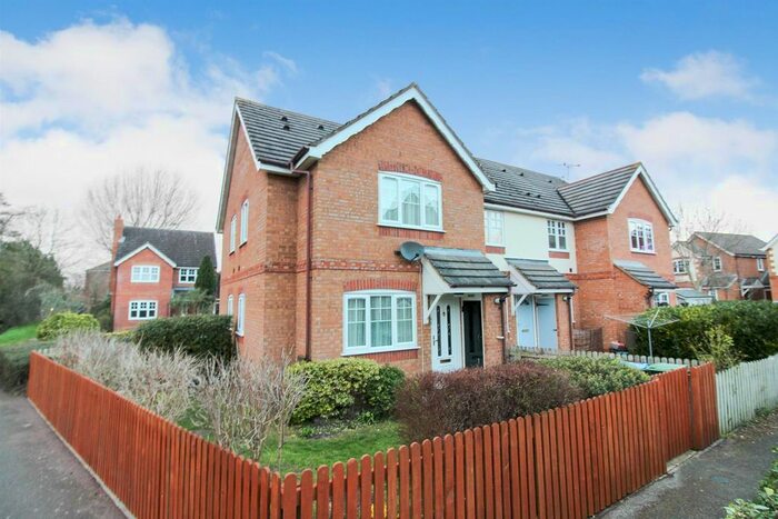 1 Bedroom Property To Rent In Holly Drive, Aylesbury, HP21