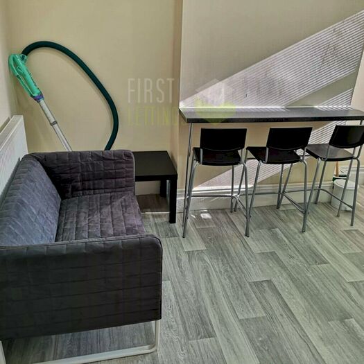 2 Bedroom Flat To Rent In East Park Road, Highfields, LE5