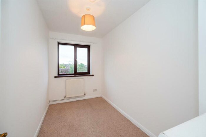 3 Bedroom End Of Terrace House For Sale In Broad Gardens, Portsmouth, PO6