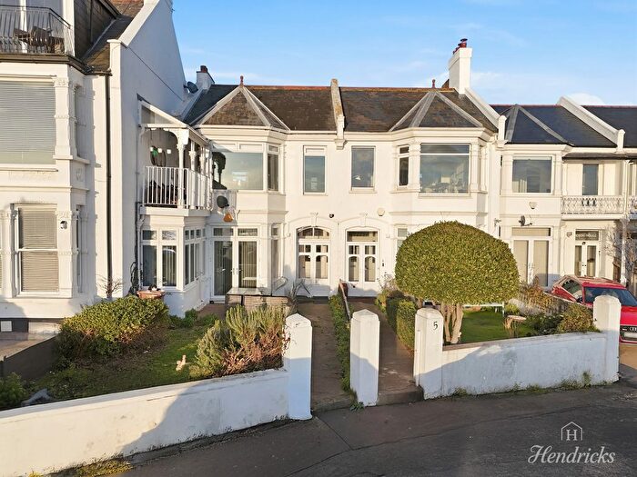 2 Bedroom Flat For Sale In Clifton Drive, Westcliff-On-Sea, SS0