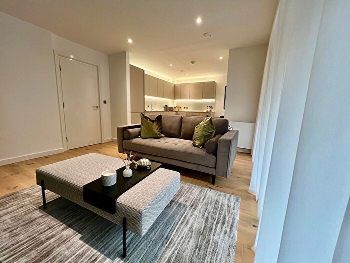 2 Bedroom Flat To Rent In Goswell Road, London, EC1V