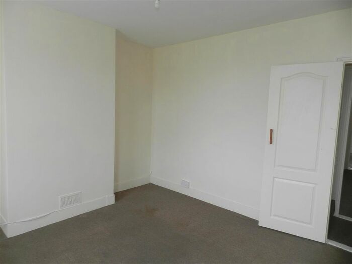 3 Bedroom End Of Terrace House To Rent In Epps Road, Sittingbourne, ME10