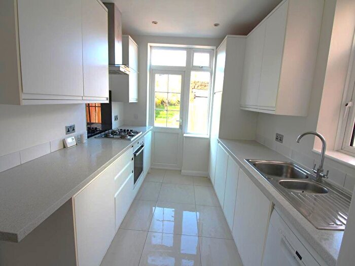 3 Bedroom Semi Detached House To Rent In Ventnor Drive, London, N20