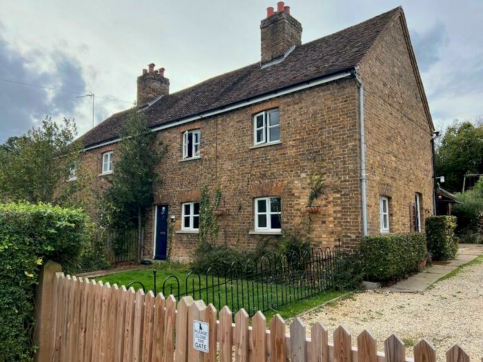 3 Bedroom Semi-Detached House To Rent In Stapleford, SG14