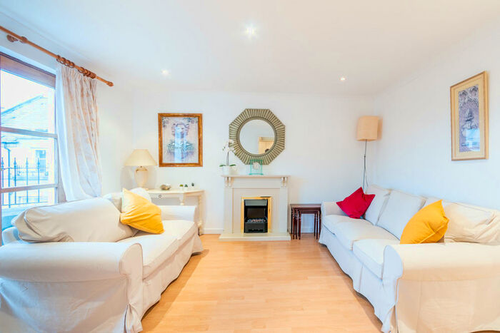 2 Bedroom Flat To Rent In Dicksonfield Edinburgh United Kingdom, EH7