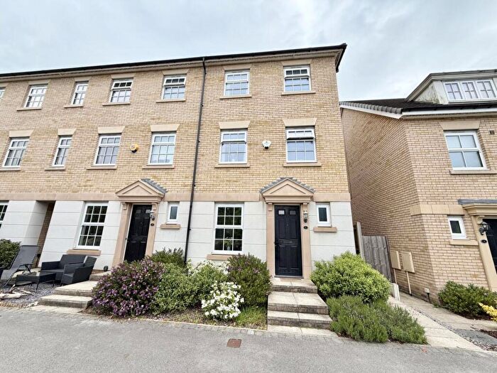 3 Bedroom Town House For Sale In Middleham Drive, Garforth, Leeds, LS25