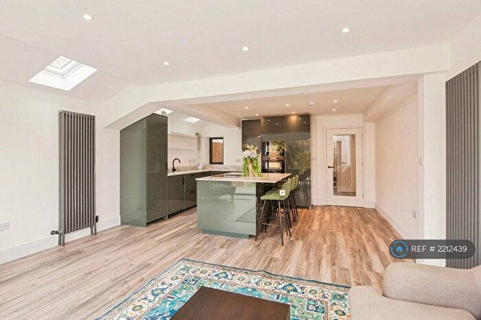 2 Bedroom Flat To Rent In Hawarden Grove, London, SE24