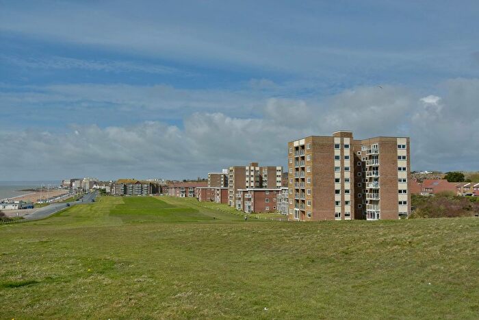 2 Bedroom Flat For Sale In Sutton Place, Bexhill-On-Sea, TN40