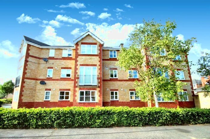 2 Bedroom Flat To Rent In Winery Lane, Kingston Upon Thames, Surrey, KT1