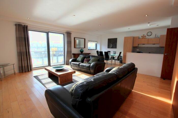 2 Bedroom Flat To Rent In Meadowside Quay Walk, Glasgow, G11