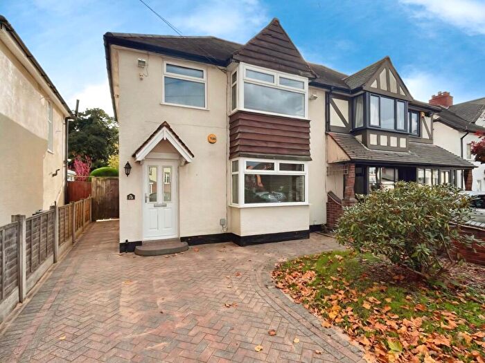 3 Bedroom Semi-Detached House For Sale In St Michael's Road, Sutton Coldfield, B73