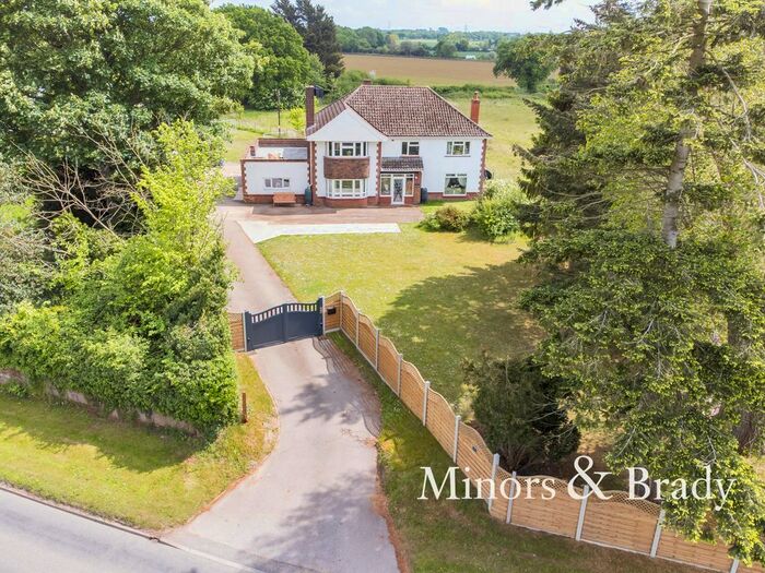 4 Bedroom Detached House For Sale In Dereham Road, Scarning, Dereham, NR19