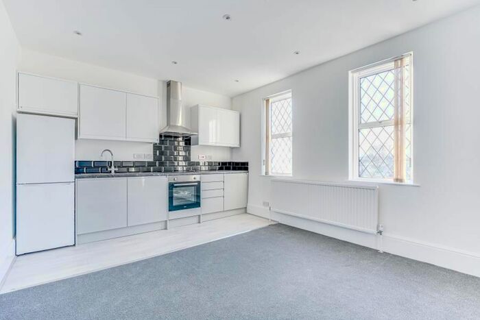 2 Bedroom Flat To Rent In Hertford Road, Enfield EN3