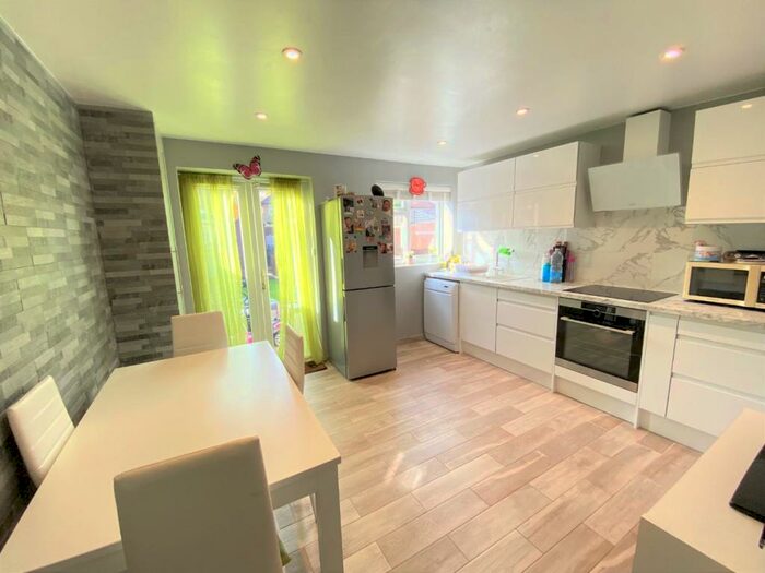 3 Bedroom Terraced House To Rent In Peterbourgh Road, SM5