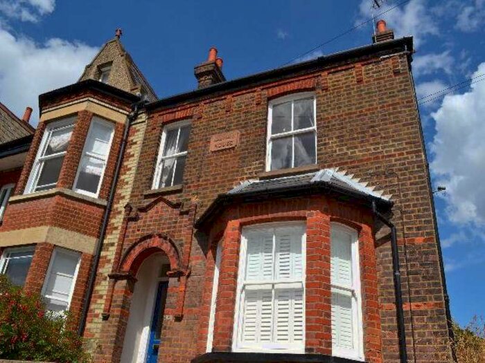 3 Bedroom Flat To Rent In Cowper Road, Harpenden, AL5
