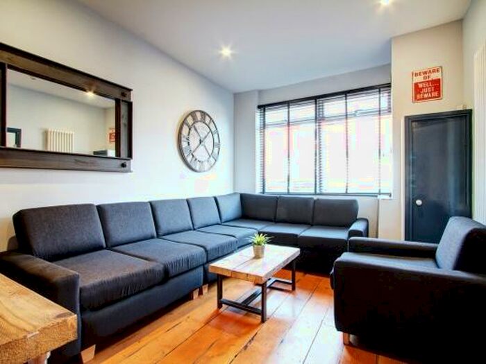 7 Bedroom Terraced House To Rent In Braemar Road, Manchester, M14