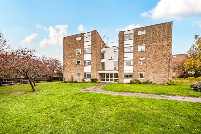 3 Bedroom Apartment For Sale In Wickham Street, Welling, DA16