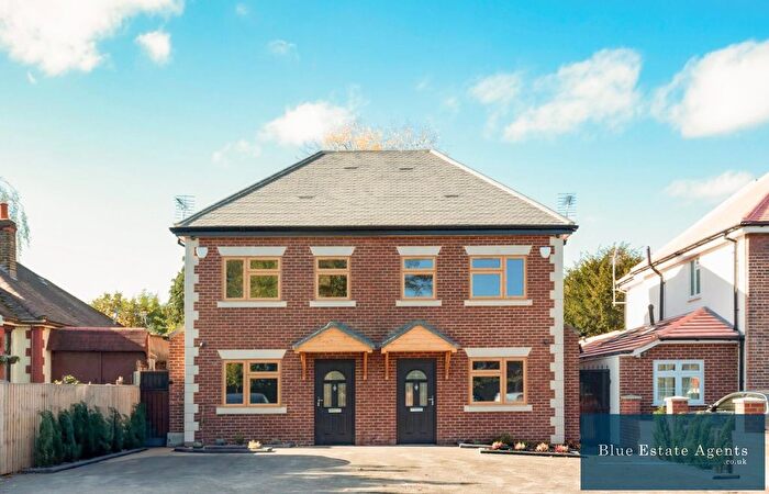 4 Bedroom Semi Detached House For Sale In Tentelow Lane, Norwood Green, Southall, UB2