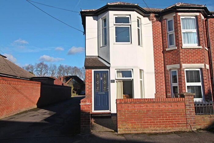 3 Bedroom Semi-Detached House For Sale In Waverley Avenue, Netley Abbey, Southampton, SO31