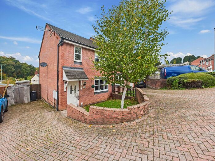 3 Bedroom Semi-detached House For Sale In Edmunds Way, Cinderford, GL14