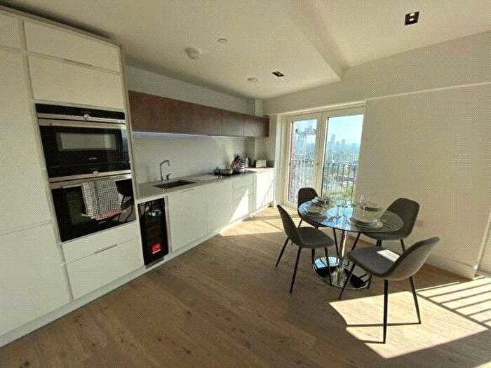 1 Bedroom Flat For Sale In Keybridge Tower, Exchange Gardens, Vauxhal, London, SW8