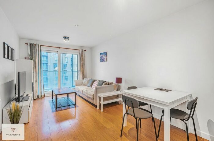 2 Bedroom Flat To Rent In Barge Walk, Greenwich, London, SE10