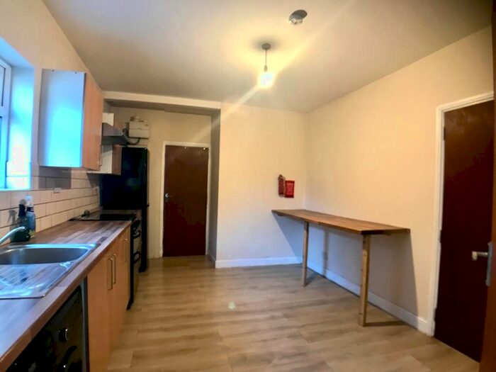 1 Bedroom Flat To Rent In Lancaster Road, Southall UB1