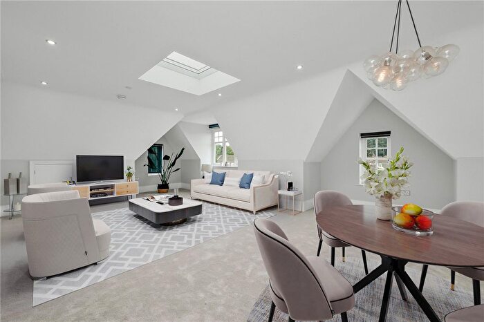 2 Bedroom Flat To Rent In Glenavon House, Glenavon Close, Esher, Surrey, KT10