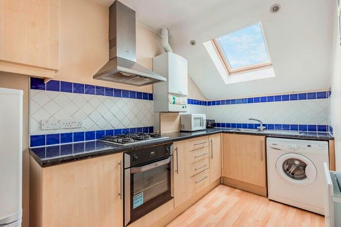 3 Bedroom Flat To Rent In Queens Road, Guildford, GU1