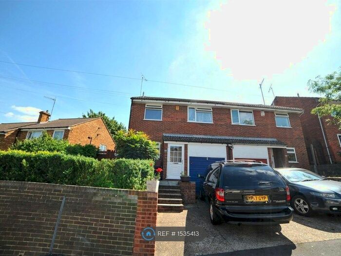 4 Bedroom Semi-Detached House To Rent In Heron Hill, Belvedere, DA17