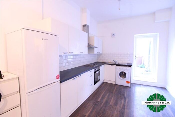 2 Bedroom Flat To Rent In Westward Road, London, E4