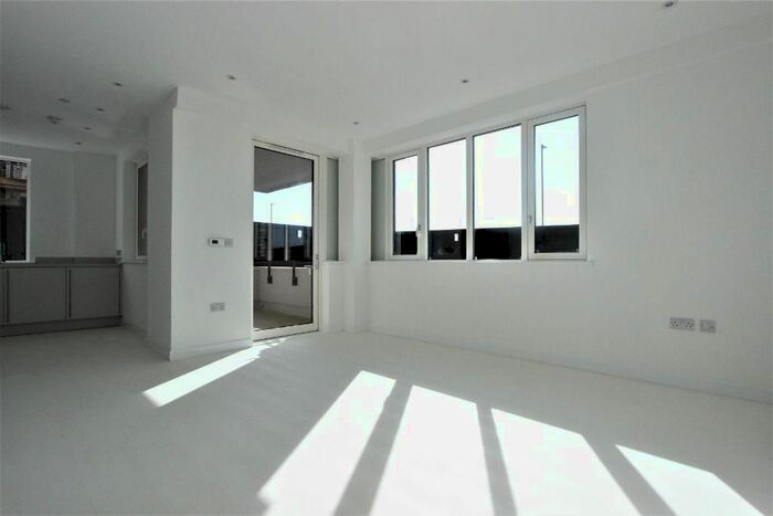 1 Bedroom Flat To Rent In Dawson Apartments, Kings Hill, Barking, IG11