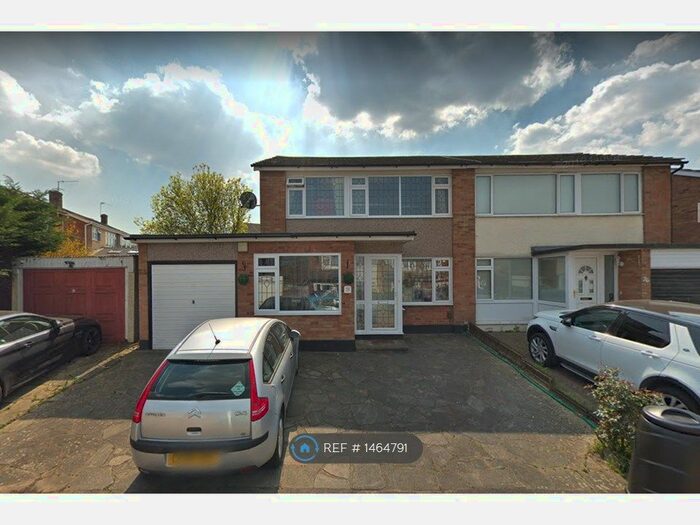 3 Bedroom Semi-Detached House To Rent In Dunster Crescent, Hornchurch, RM11